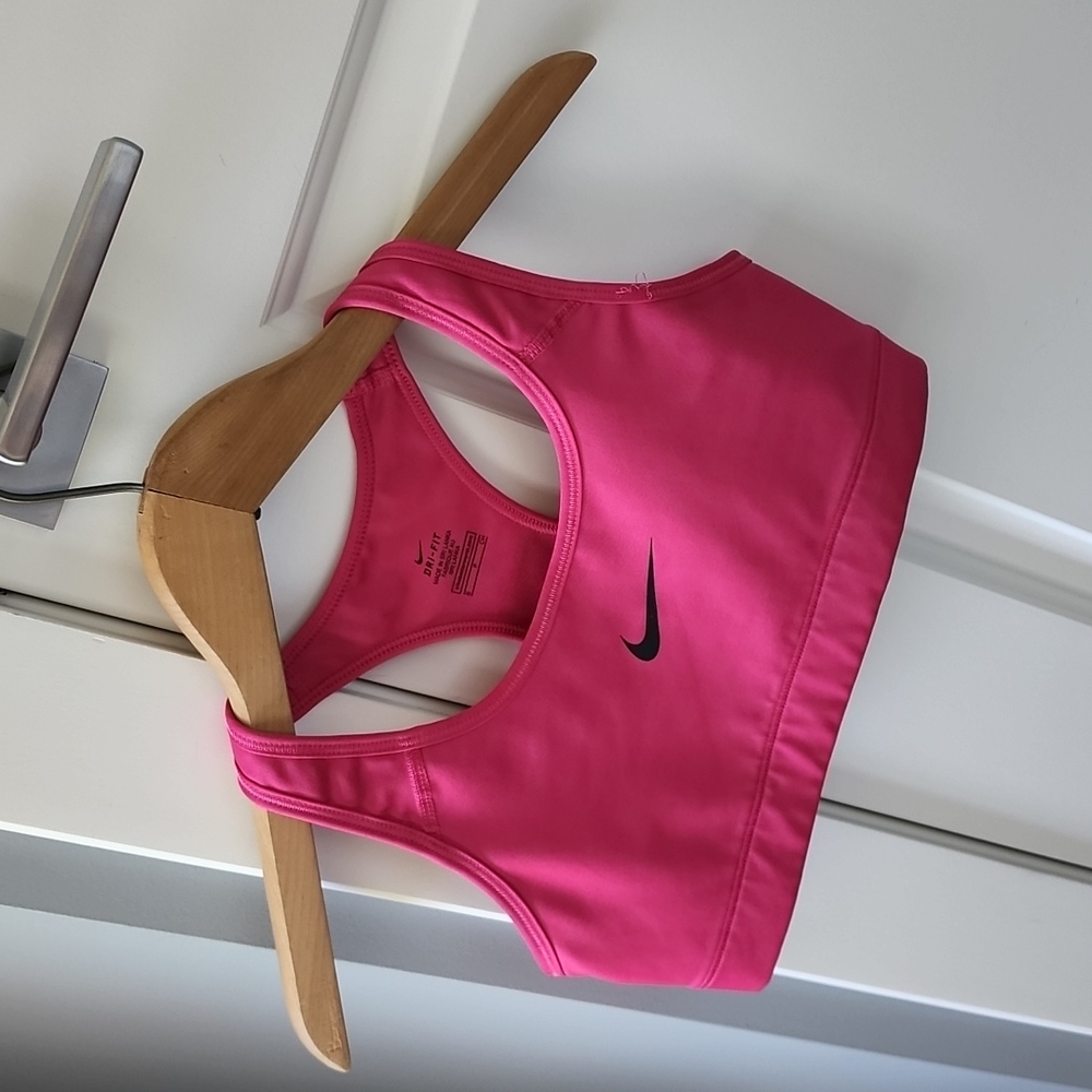 Nike Dri-Fit fushia pink sport bra!